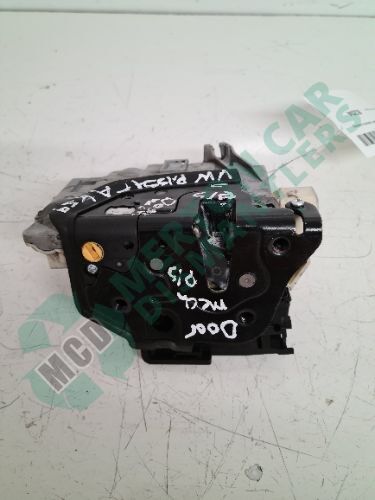 VOLKSWAGEN Passat 09 Left Front Door Centre Locking System Receiver